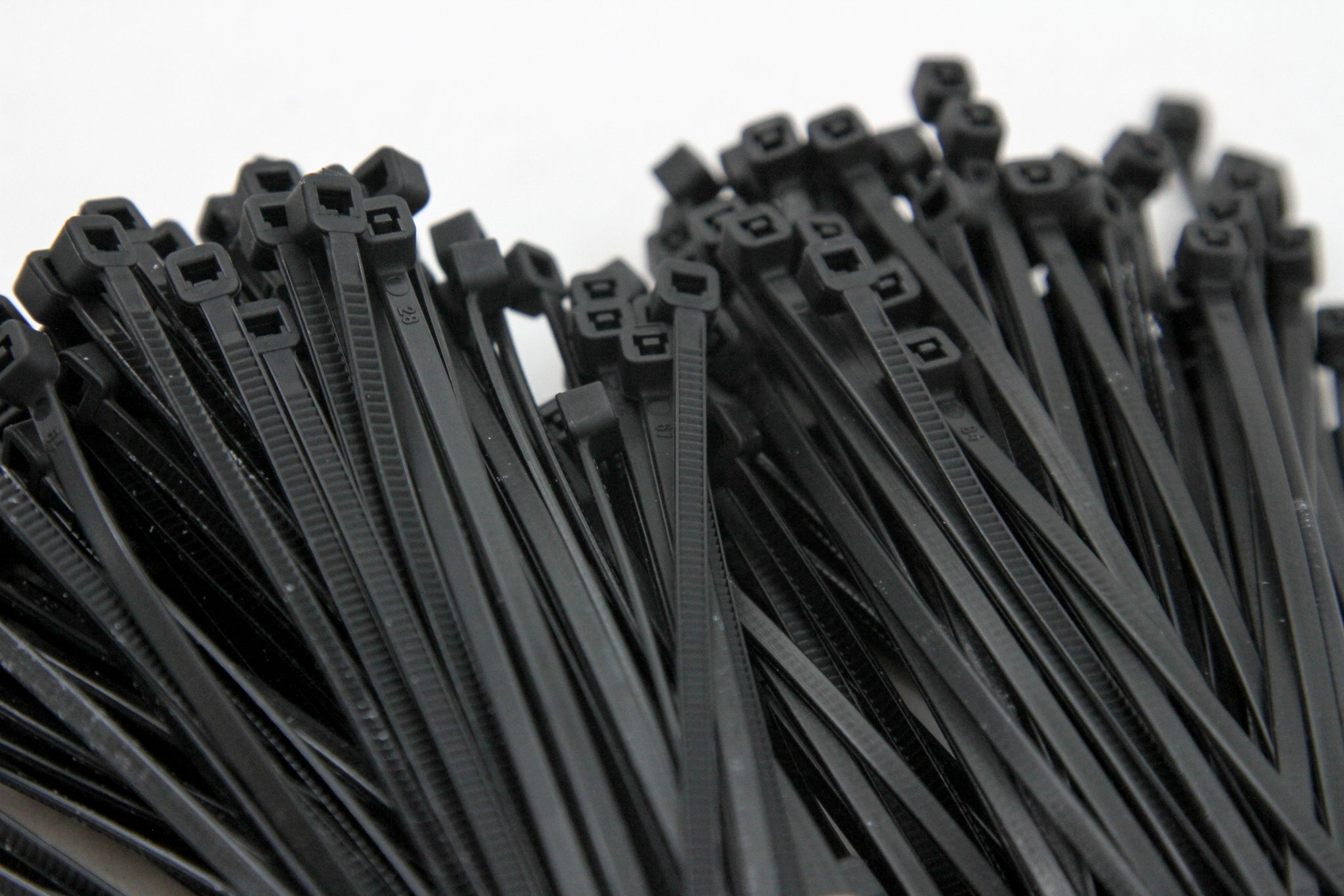 1000-Pack Heavy Duty 4 Inches (18lbs) Zip Cable Tie Down Strap Wire Uv Black Nylon Wrap